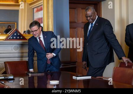 Secretary of Defense Lloyd J. Austin III meets with the Speaker of the House Mike Johnson at the Capitol Building, Washington, D.C. Nov. 1, 2023. (DoD photo by U.S. Air Force Senior Airman Cesar J. Navarro) Stock Photo