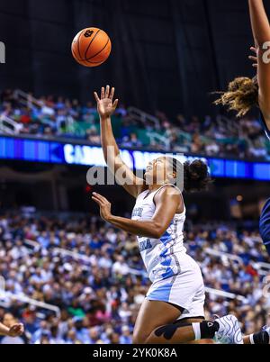 North Carolina guard Indya Nivar (24) drives against Notre Dame forward ...