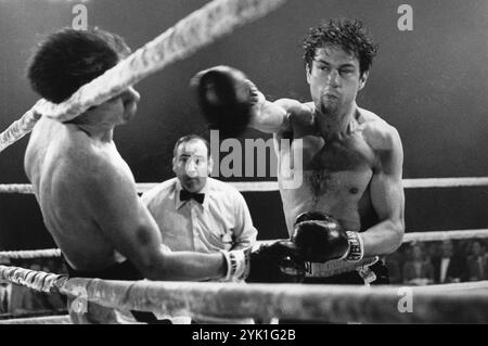 ROBERT DE NIRO in a scene from RAGING BULL 1980 Director MARTIN SCORSESE Based on the book by JAKE LaMOTTA Screenplay PAUL SCHRADER and MARDIK MARTIN Chartoff-Winkler Productions / United Artists Stock Photo