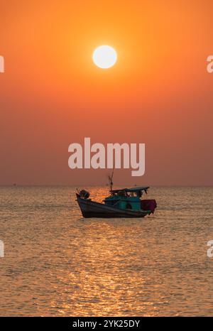 The setting sun adds a golden reflection to the Red Sea Stock Photo - Alamy