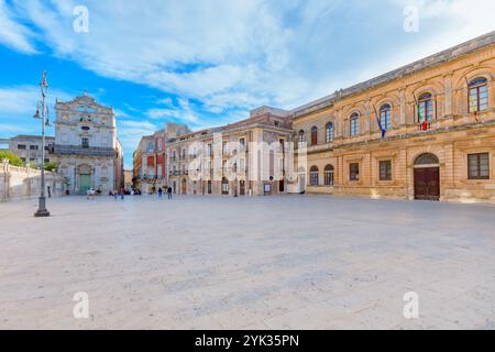 Piazza Duomo, Ortygia, Syracuse, Sicily, Italy Stock Photo