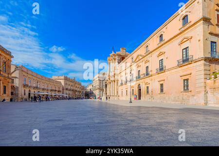 Piazza Duomo, Ortygia, Syracuse, Sicily, Italy Stock Photo