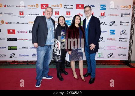 Walter Waldi Lehnertz mit Partnerin Sonja Burghausen, Nag Nöbling und Detlev Kümmel bei der Eröffnung vom 11. Eat My Shorts - Hagener Kurzfilmfestival 2024 in der Stadthalle. Hagen, 16.11.2024 *** Walter Waldi Lehnertz with partner Sonja Burghausen, Nag Nöbling and Detlev Kümmel at the opening of the 11 Eat My Shorts Hagen Short Film Festival 2024 in the Stadthalle Hagen, 16 11 2024 Foto:xT.xSchröerx/xFuturexImagex shorts 4156 Stock Photo