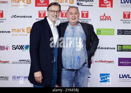 Detlev Kümmel und Walter Waldi Lehnertz bei der Eröffnung vom 11. Eat My Shorts - Hagener Kurzfilmfestival 2024 in der Stadthalle. Hagen, 16.11.2024 *** Detlev Kümmel and Walter Waldi Lehnertz at the opening of the 11th Eat My Shorts Hagen Short Film Festival 2024 in the Stadthalle Hagen, 16 11 2024 Foto:xT.xSchröerx/xFuturexImagex shorts 4159 Stock Photo