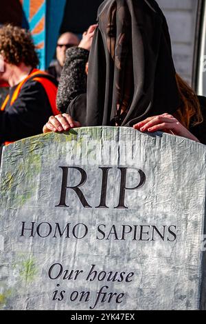 righton, UK 24th March 2019. Protesters march through the centre of the ...