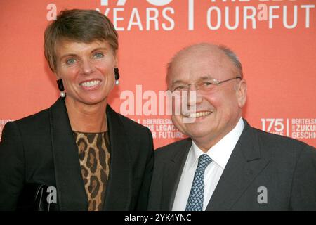 ARCHIVE PHOTO: Friedrich von METZLER has died at the age of 81. Friedrich von METZLER, banker, with his wife Sylvia, ceremony for 175 years of Bertelsmann in the concert hall at the Gendarmenmarkt in Berlin, September 16, 2010. ?SVEN SIMON#Prinzess-Luise-Strasse 41#45479 Muelheim / R uhr #tel. 0208/9413250#fax. 0208/9413260#GLSB ank, Account No.: 4030 025 100, Bank Code 430 609 67# www.SvenSimon.net. Stock Photo