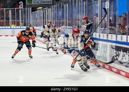 Jordan Murray (Schwenninger Wild Wings, #4) beim Warmup. GER ...