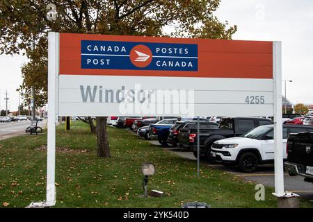 Post office sign on Walker Road in Windsor, Ontario, Canada Stock Photo