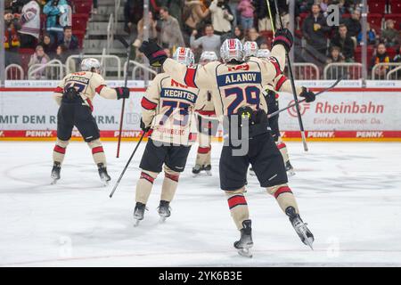 17.11.2024, Eishockey: Penny DEL, Saison 2024/2025, 17. Spieltag, Duesseldorfer EG - Nuernber Ice Tigers im PSD Bank Dome in Duesseldorf. Die Nuernberger Spieler bejubeln das Tor zum 2:2 Ausgleich in der letzten Sekunde. Foto: Kirchner-Media/TH Stock Photo