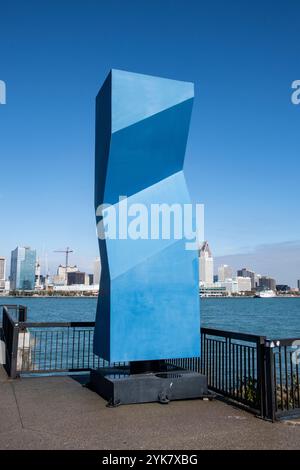 Obelisk sculpture in Autumn garden Stock Photo - Alamy