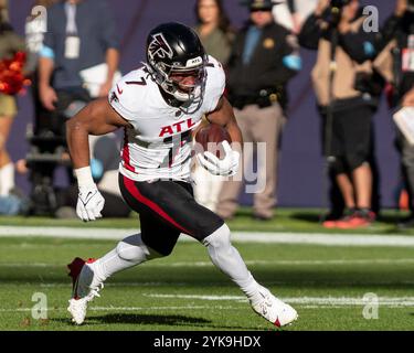 Commandres Running Back Atlanta Falcons running back Bijan Robinson (7) tosses the ball during ...