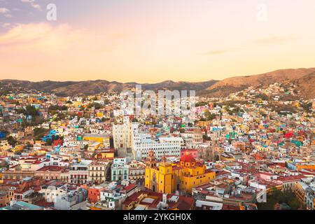 Sunset view of Guanajuato, Mexico and its colourful hillside cityscape at golden hour, featuring the iconic Basílica Colegiata de Nuestra Señora de Gu Stock Photo