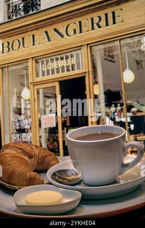 Paris breakfast Boulangerie, Retro vintage 1990s vacation holiday France French petit dejeuner alfresco breakfast café Montmartre, Paris, Parisian continental breakfast of coffee butter and croissant, outside renowned Boulangerie bakery patisserie in Montmartre, Paris France Stock Photo