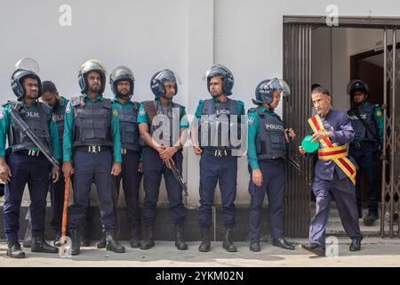 Dhaka, Bangladesh. 18th Nov, 2024. Bangladeshi police personnel stand on guard in front of Bangladesh's International Crimes Tribunal (ICT) court. Thirteen Bangladeshi former top government officials arrested after the revolution in August appeared in court on November 18 accused of 'enabling massacres', with prosecutors repeating extradition demands for exiled ex-leader Sheikh Hasina. Credit: SOPA Images Limited/Alamy Live News Stock Photo