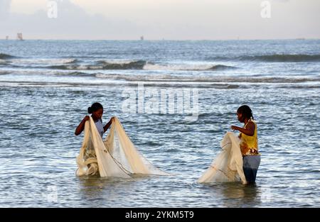 Malagasy women fishing in the Mozambique channel. Photo taken in Moramanga, Madagascar. Stock Photo