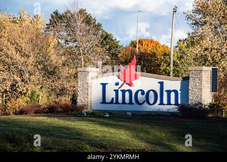 Welcome to Lincoln sign on the QEW in Ontario, Canada Stock Photo - Alamy