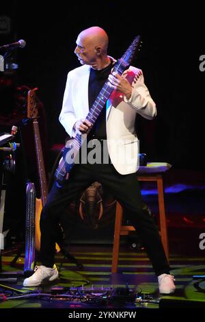 King Crimson (Tony Levin) on 01.09.1982. | usage worldwide