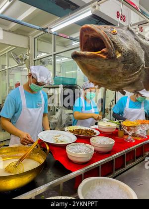 Bangkok, Thailand, People, Men, Thai Chefs, Preparing Plates in Kitchen, Outside, Night, Thai Restaurant, Street Food , Vendors, FIsh Stock Photo