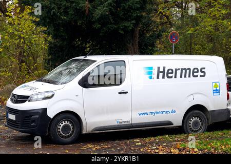 Augsburg, Bavaria, Germany - November 18, 2024: Hermes delivery van on the roadside, ready for parcel delivery and logistics services in the regional area *** Hermes-Lieferwagen am Straßenrand, einsatzbereit für Paketzustellung und Logistikdienstleistungen im regionalen Bereich Stock Photo