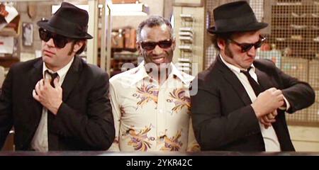 THE BLUES BROTHERS  1980 Universal Pictures film with from left: Dan Aykroyd, Ray Charles, John Belushi Stock Photo