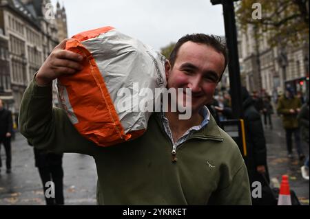 LONDON, UK. 19th Nov, 2024. Inheritance tax is being protested by thousands of farmers from all over England and Wales outside Downing Street.   (Photo by 李世惠/See Li/Picture Capital) Credit: See Li/Picture Capital/Alamy Live News Stock Photo