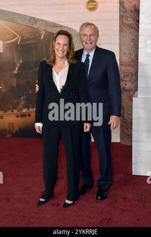 Lucy Fisher und Douglas Wick bei der Premiere des Kinofilms 'Gladiator II' im TCL Chinese Theatre. Los Angeles, 18.11.2024 Stock Photo