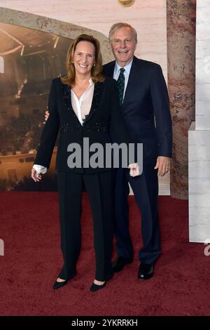 Lucy Fisher und Douglas Wick bei der Premiere des Kinofilms 'Gladiator II' im TCL Chinese Theatre. Los Angeles, 18.11.2024 Stock Photo