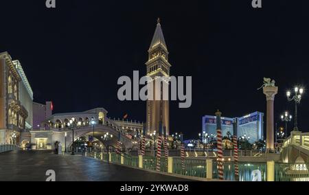 A picture of the Venetian Las Vegas at night, with the Rialto Bridge on the left and the Campanile Tower at the center Stock Photo