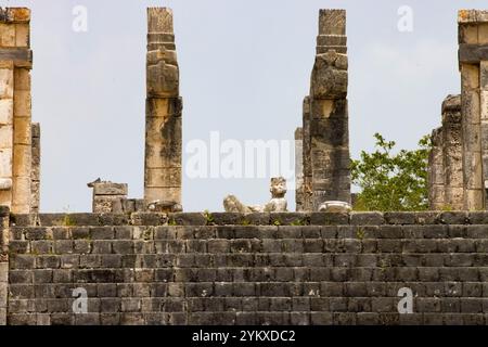 Chacmool statue atop the Temple of the Warriors in Chichén Itzá, Yucatán, Mexico. This is an iconic pre-Columbian archaeological site. Stock Photo