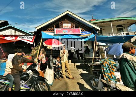 A roadside traditional market in Kersik Tuo village in Kayu Aro, Kerinci, Jambi, Indonesia. Stock Photo