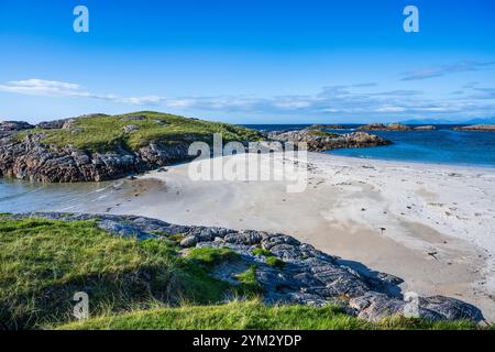 Golden sands of Struan beach (Traigh Bhousd) on west coast of Isle of Coll, Inner Hebrides, Scotland, UK Stock Photo