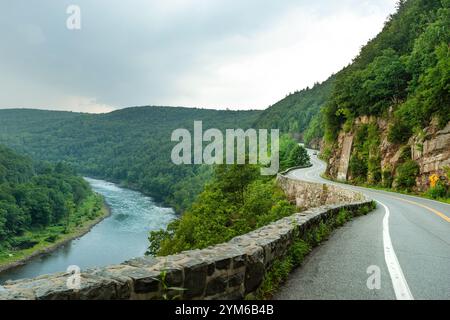 Winding scenic Hawks Nest Highway (state route 97) above Delaware river near Port Jervis, upstate New York, USA Stock Photo