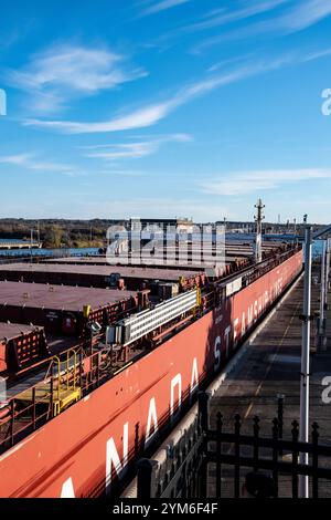 CSL St.-Laurent bulk carrier in Welland Canal lock 3 in St. Catharines, Ontario, Canada Stock Photo