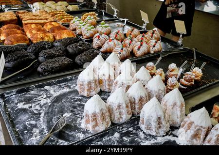 Fresh bread, pastries, and baked goods on display at Cafe Onion in Seongsu, Seoul Stock Photo