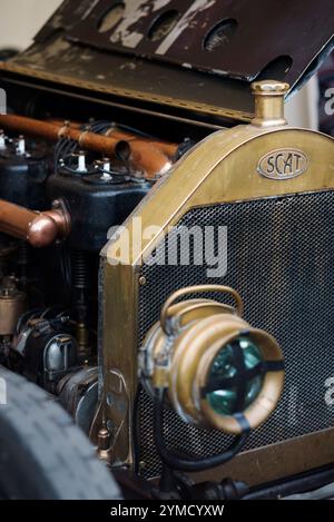 1911 SCAT Type C Racer Targa Florio at the S.F.Edge Trophy race for Edwardian cars at the 80th Members' Meeting, Goodwood Motor Racing Circuit, Chiche Stock Photo