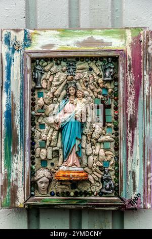 On a wall next to the Aruba Viaduct in Willemstad, collages of collector's items from Curaçao, all signed TOPO 13, hang inconspicuously on discarded window frames. Willemstad, Curaçao, Curacao, Kòrsou Stock Photo