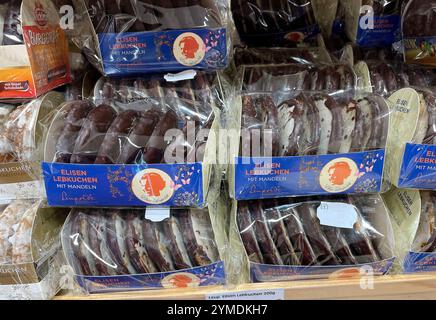 Bayern, Deutschland, 21. November 2024: Hier der Blick im Supermarkt, Discounter auf mehrere Verpackungen Lebkuchen, Elisen Lebkuchen mit Mandeln, Adventszeit, Weihnachtszeit, Süssigkeiten, Schokolade, Oblaten *** Bavaria, Germany, November 21, 2024 Here is the view in the supermarket, discounter on several packages of gingerbread, Elisen gingerbread with almonds, Advent season, Christmas season, sweets, chocolate, wafers Stock Photo