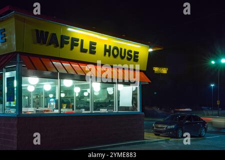 Calvert City, KY, US-December 2, 2021 : Waffle House exterior at night. Waffle House, is an iconic restaurant chain with more than 2,100 locations in Stock Photo