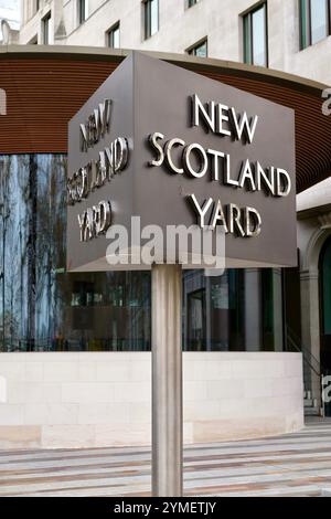 New Scotland Yard public sign outside the headquarters of the Metropolitan Police on Victoria Embankment, London. Stock Photo