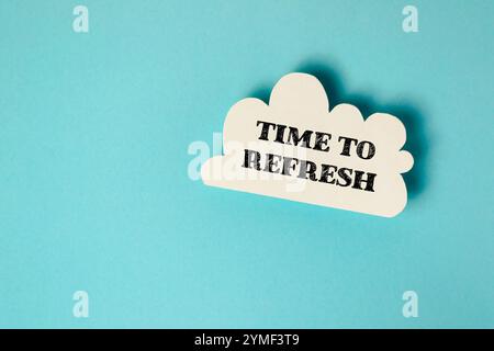 White cloud with the words time to refresh written on it. Concept of relaxation and rejuvenation, as if the cloud is a symbol of taking a break from t Stock Photo