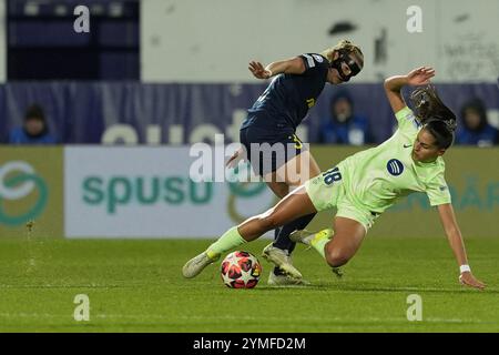 Vienna, Austria. 21st Nov, 2024. VIENNA, AUSTRIA - NOVEMBER 21: Francisca Nazareth (FC Barcelona FemenÌ) tackeling for the ball against Anna Johanning (SKN St. Poelten Frauen) during the UEFA Womenís Champions League match between SKN St. Poelten Frauen and FC Barcelona Femeni at Generali Arena on November 21, 2024 in Vienna, Austria.241121 SEPAMedia 09 006 - 20241121 PD9850 Credit: APA-PictureDesk/Alamy Live News Stock Photo