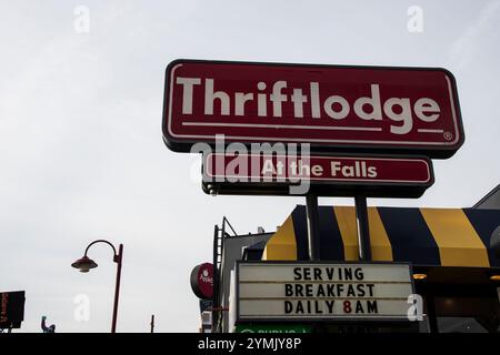 Thriftlodge sign on Cliffton Hill in Niagara Falls, Ontario, Canada Stock Photo