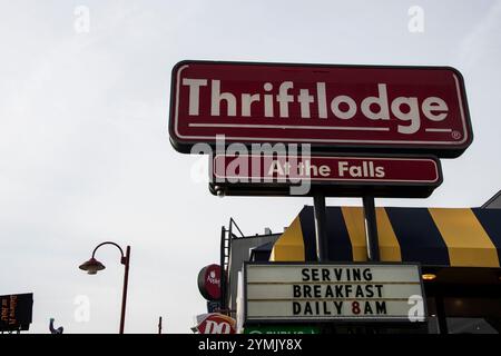 Thriftlodge sign on Cliffton Hill in Niagara Falls, Ontario, Canada Stock Photo