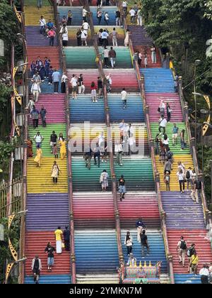 Kuala Lumpur, Malaysia. 22nd Nov, 2024. Tourists and locals walk up and down the 272 colorfully painted steep steps to the Batu Caves. Located around 15 kilometers from Kuala Lumpur, the stone caves, the Batu Caves, are probably one of the most interesting and famous sights in Malaysia. Credit: Peter Kneffel/dpa/Alamy Live News Stock Photo