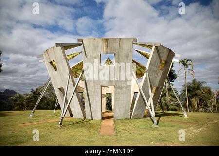 Brumadinho, Brazil. 20th July, 2023. An untitled artwork (2019) by American installation artist Robert Irwin in Inhotim. Inhotim Institute is a private Brazilian institution founded in 2004 by Bernardo Paz, a businessman working in the mining sector. The 1,000-hectare site is both a major museum for contemporary art and a botanical garden. 23 pavilions and galleries are open to the public, showcasing the work of some one hundred contemporary artists from over thirty countries. (Photo by Apolline Guillerot-Malick/SOPA Images/Sipa USA) Credit: Sipa USA/Alamy Live News Stock Photo