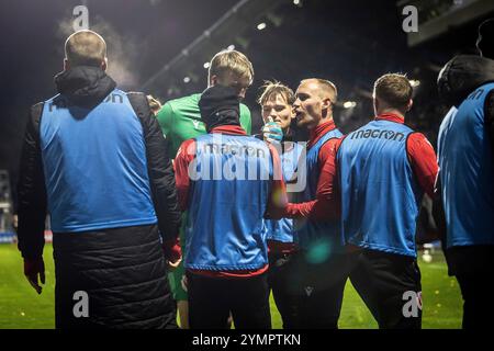 Torwart Elias Bethke (Energie Cottbus, Nr.12) Streckt Sich Immer Wieder ...