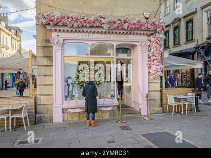 Sweet Little Things cafe festooned in pink flowers and Christmas wreath in Bath, UK on 22 November 2024 Stock Photo