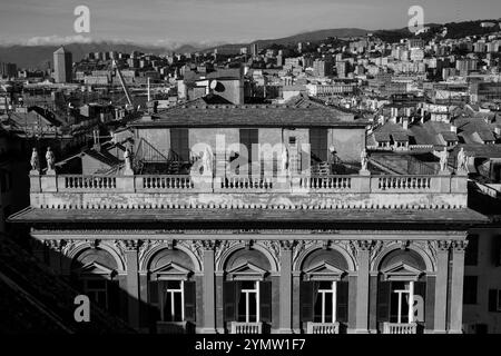 Piazza di San Lorenzo the square of the San Lorenzo cathedral. Impressive architecture Bentinelli Sauli Palace, beautiful shadows on facade. Genoa Stock Photo