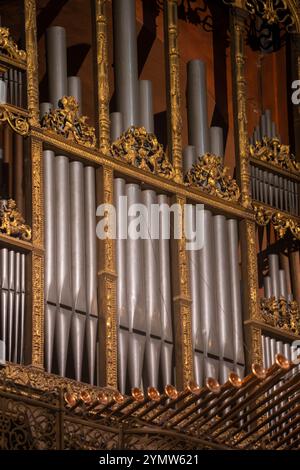 Interior of Duomo di Siena (Santa Maria Assunta), details of organ in the cathedral. Siena, Italy 07.01.2024 Stock Photo