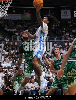 North Carolina guard Elliot Cadeau (3) brings the ball up the court ...